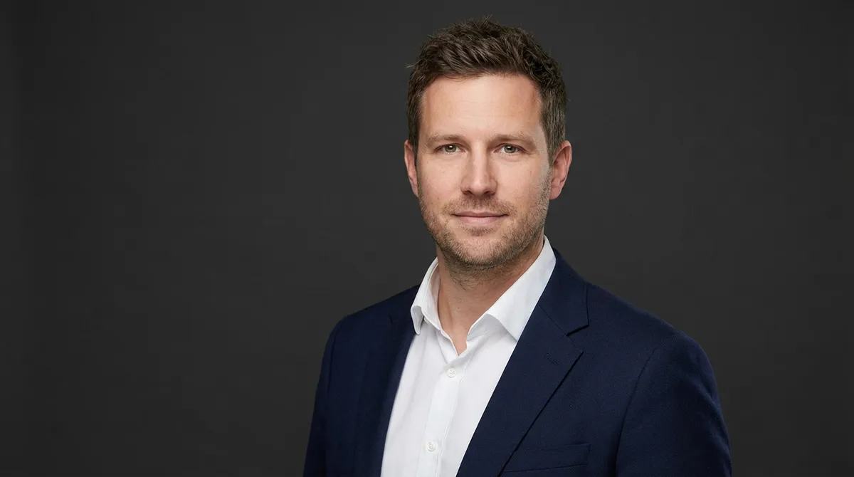 Oliver Brzeziński, analityk polis międzynarodowych